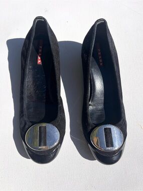 Prada Black Suede Round-Toe kitten Heels 38 1/2 8.5